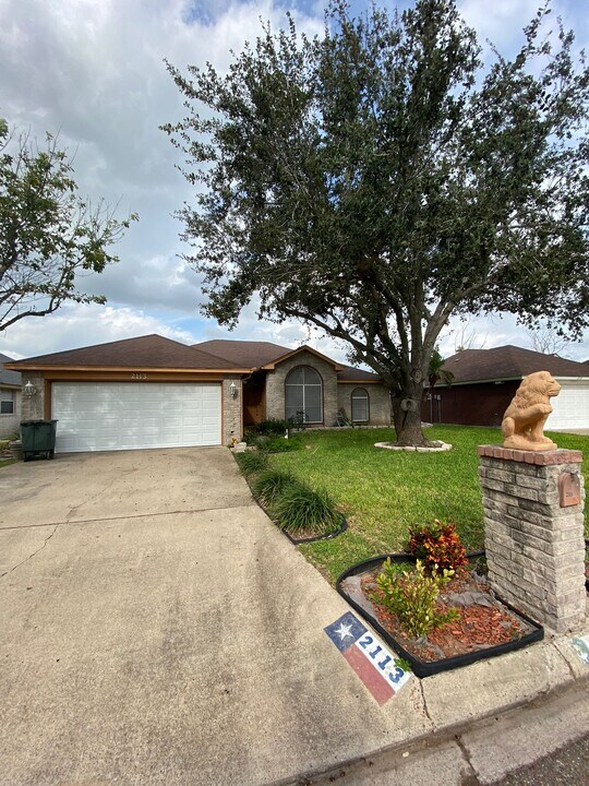 2113 E 29th St in Mission, TX - Foto de edificio