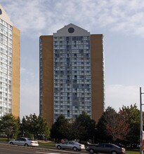 Trailwood Place in Mississauga, ON - Building Photo - Building Photo