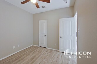 1332 Red River Dr in Aubrey, TX - Foto de edificio - Building Photo