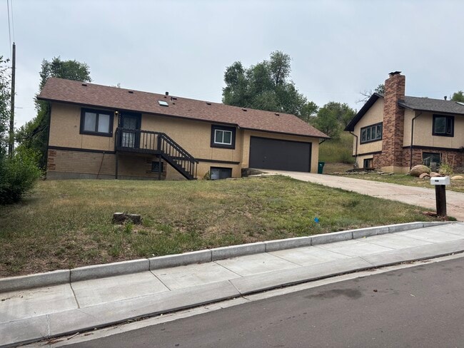 property at 3033 Pinnacle Dr