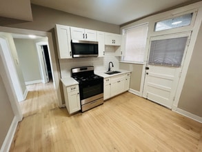 704 E 80th St in Chicago, IL - Building Photo - Building Photo