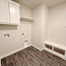 8023 Date Ave in Lubbock, TX - Building Photo - Building Photo