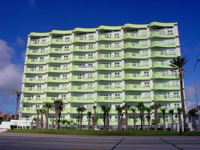 Ocean Grove Condominiums in Galveston, TX - Foto de edificio - Building Photo