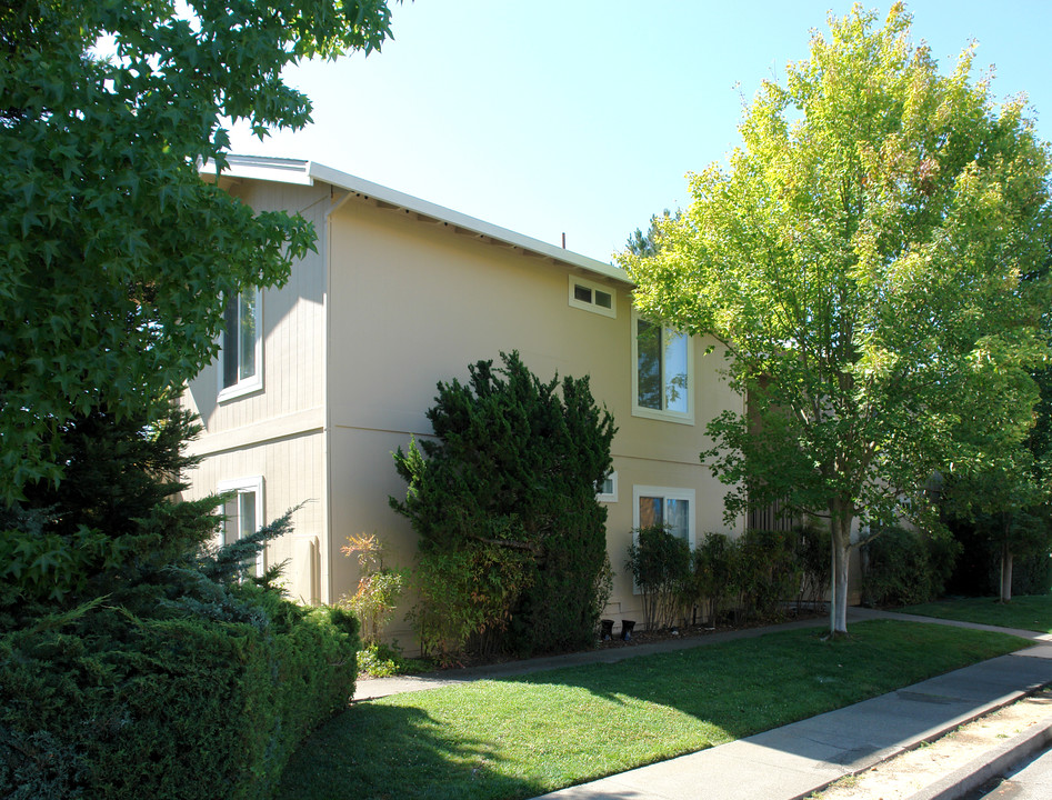 2304 Maher Dr in Santa Rosa, CA - Building Photo