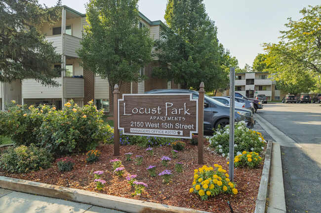 Locust Park Apartments in Loveland, CO - Foto de edificio - Building Photo