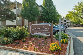 Locust Park Apartments in Loveland, CO - Foto de edificio - Building Photo