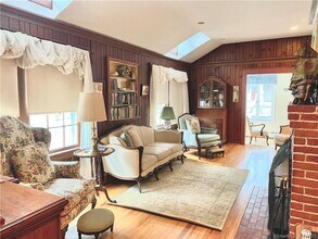 20 Norwalk Ave in Westport, CT - Building Photo - Building Photo