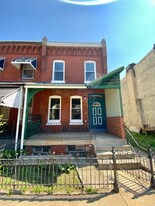 929 N 43rd St in Philadelphia, PA - Building Photo