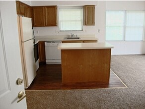 Woodbridge at Farmingdale Apartments in Farmingdale, NY - Building Photo - Building Photo