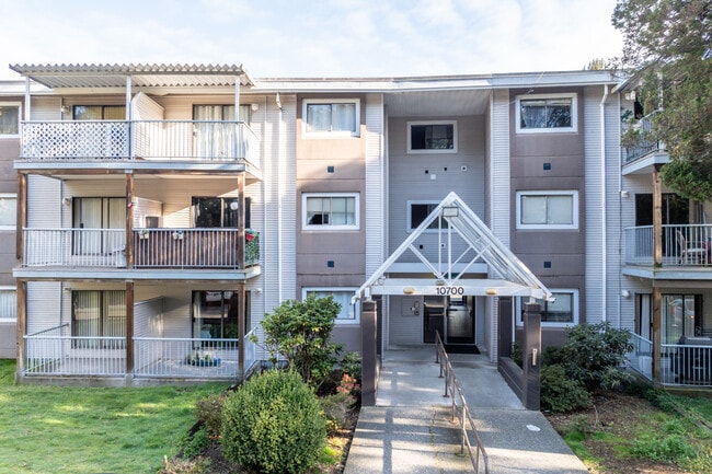 Mainstreet Estates in Surrey, BC - Building Photo - Building Photo