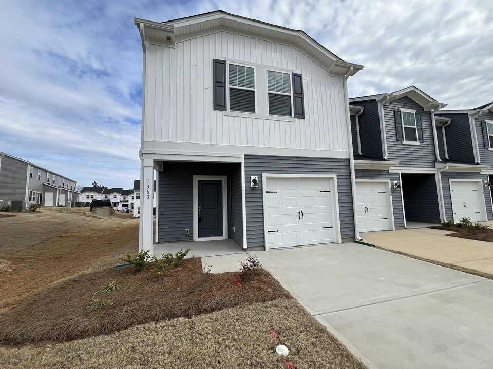 1360 Fallen Acorn Ln in Concord, NC - Building Photo