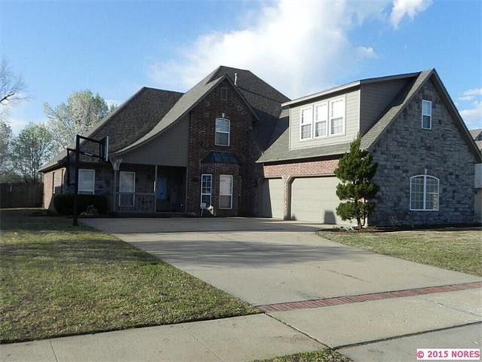 3905 W Vandalia St in Broken Arrow, OK - Building Photo