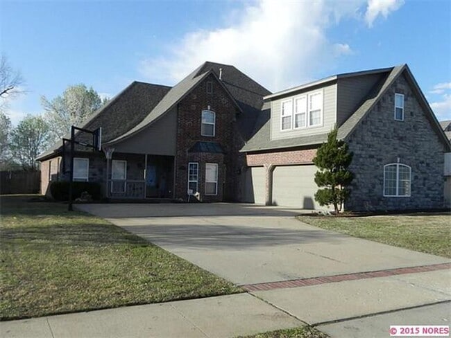 property at 3905 W Vandalia St