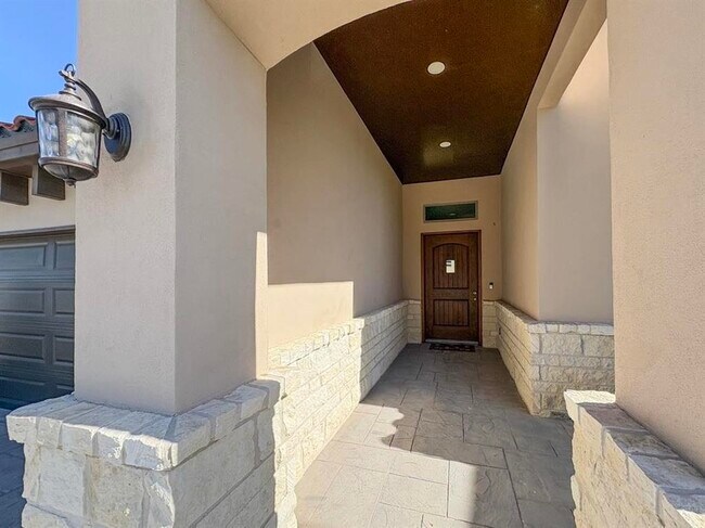 303 Placido Dr in Laredo, TX - Building Photo - Building Photo