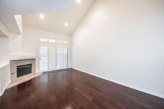 8072 E Snapdragon Ln in Anaheim, CA - Foto de edificio - Building Photo