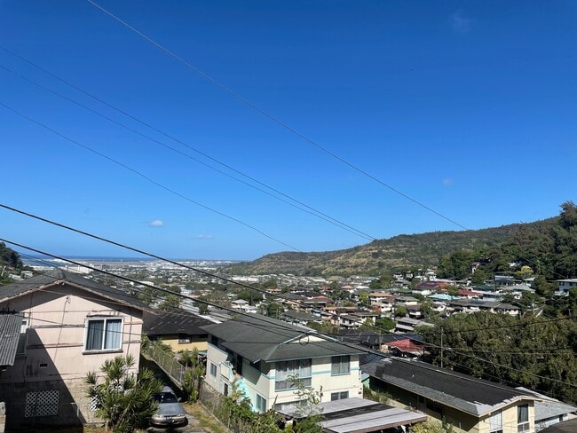 1576 Pahulu St