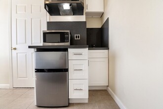 South Park Place Apartments in Los Angeles, CA - Building Photo - Interior Photo