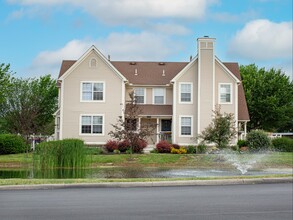 The Vista at Rocky Fork in Gahanna, OH - Building Photo - Building Photo