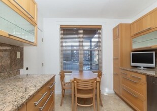 60 Sutherland Rd, Unit 4 in Boston, MA - Foto de edificio - Building Photo