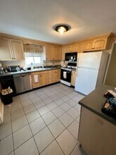 13 Sanger St, Unit 2 in Medford, MA - Foto de edificio - Building Photo