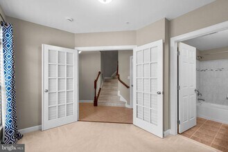 9403 Aston Villa in Ellicott City, MD - Foto de edificio - Building Photo