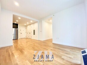 25 E 19th St in Brooklyn, NY - Foto de edificio - Building Photo