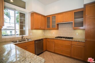 5831 Seawalk Dr in Los Angeles, CA - Building Photo - Building Photo