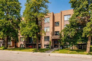 653 Delinelle Rue in Montréal, QC - Building Photo