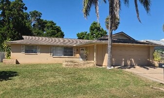 7225 Rosarian Dr in Port Richey, FL - Building Photo