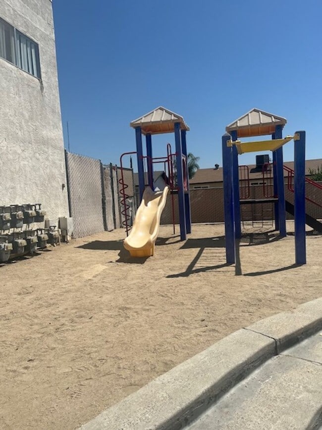 900 Susan Dr in Delano, CA - Building Photo - Building Photo