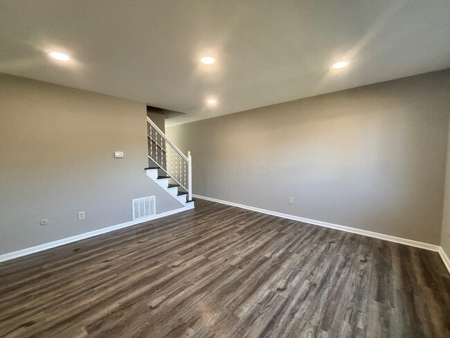 859 Oakland Park Ave in Columbus, OH - Building Photo - Building Photo