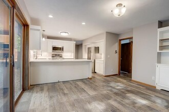 7653 Farmington Way in Madison, WI - Foto de edificio - Building Photo
