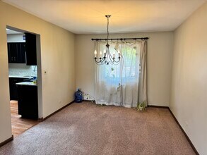 11S067 West St in Naperville, IL - Building Photo - Building Photo