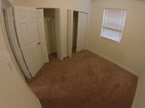 9332 W 33rd Ln in Hialeah, FL - Foto de edificio - Building Photo