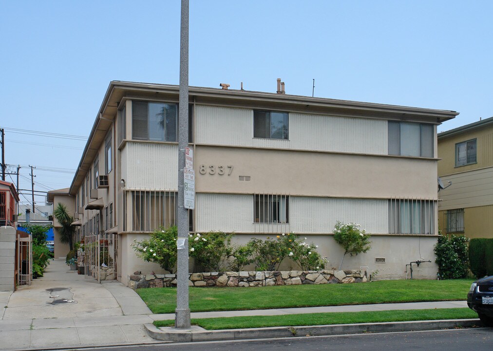 8337 Blackburn Ave in Los Angeles, CA - Foto de edificio