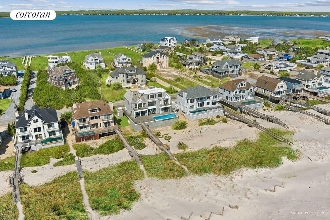839 Dune Rd in Westhampton Beach, NY - Foto de edificio