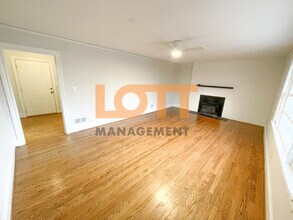 906 E Lee Rd in Taylors, SC - Building Photo - Building Photo