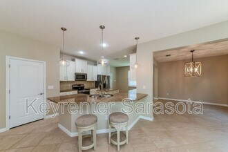 5532 Pamplona Wy in Sarasota, FL - Building Photo - Building Photo