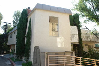 Laurelwood Apartments in Studio City, CA - Building Photo - Building Photo