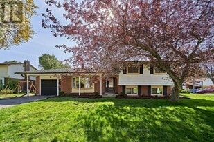 480 Waverly St N in Oshawa, ON - Building Photo