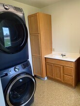 718 Dawn Ave, Unit 718 in Thief River Falls, MN - Building Photo - Building Photo