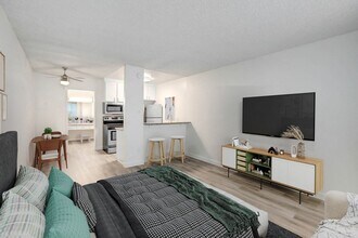 Mon Leon in Northridge, CA - Foto de edificio - Building Photo