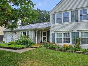 310 Silver Ridge Dr in Sterling, VA - Building Photo - Building Photo