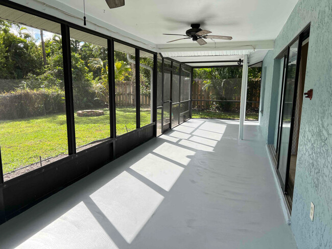 17369 Oriole Rd in Ft. Myers, FL - Foto de edificio - Building Photo
