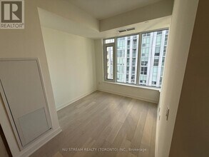 11-4011 Yorkville Ave in Toronto, ON - Building Photo - Building Photo