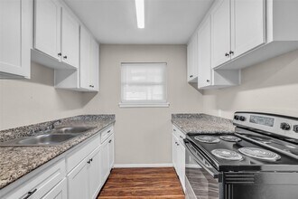 4706 Yellowstone Blvd in Houston, TX - Building Photo - Building Photo