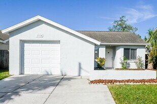 1310 Coolmont Dr in Brandon, FL - Building Photo