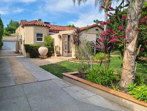 11301 Blix St in North Hollywood, CA - Building Photo - Building Photo