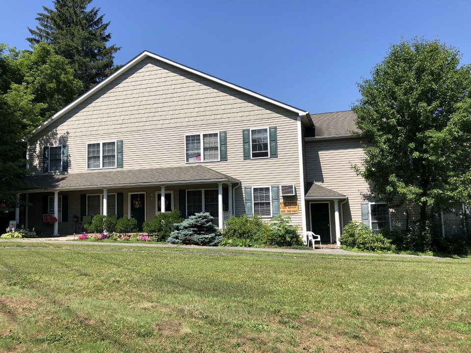 1 Main St in Otisville, NY - Foto de edificio