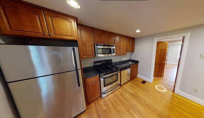 428 Franklin St, Unit 1T in Cambridge, MA - Building Photo - Building Photo